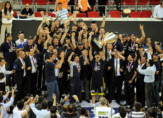 17 Haziran: Beko Basketbol Ligi Play-Off final serisi altıncı maçında Galatasaray Cafe Crown'u 91-88 yenen Fenerbahçe Ülker, seride durumu 4-2 yaparak 2010-2011 sezonu şampiyonu oldu. Sarı-lacivertliler takım sporlarında 3 ana branşta (futbol, basketbol ve voleybol) 2010-2011 sezonunda 5 şampiyonluk kazanarak, büyük bir başarıya imza attı. -