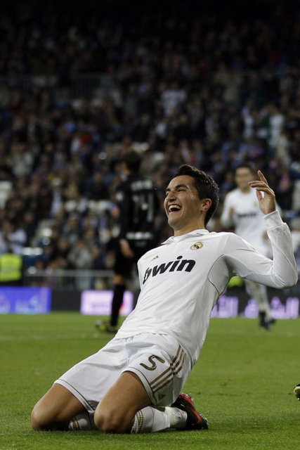 9 Mayıs: Milli futbolcu Nuri Şahin, İspanya'nın Real Madrid kulübüyle 6 yıllık anlaşma imzaladı.