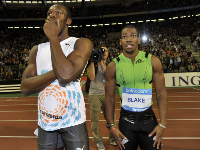 13. Dünya Atletizm Şampiyonası'nda erkekler 100 metre finalinde Jamaikalı Usain  -  - Bolt hatalı çıkış yaparak diskalifiye olurken, yarışı Jamaikalı Yohan Blake  -  - kazandı. -