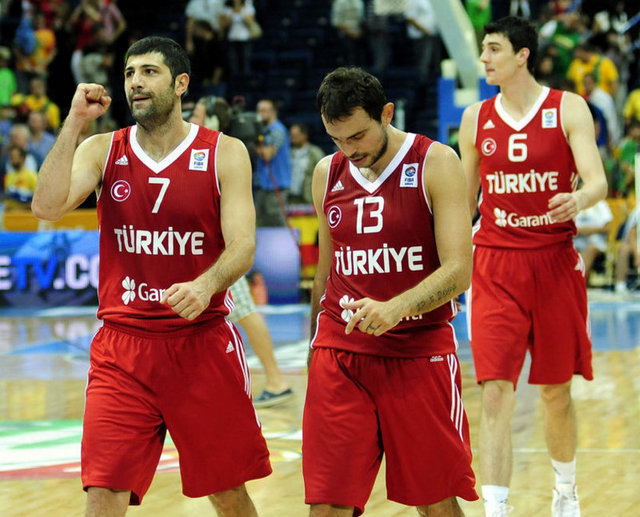 5 Eylül: Litvanya'da düzenlenen 2011 Avrupa Basketbol Şampiyonası Finalleri'nde ilk  -  - tur A Grubu'nda yapılan maçta Polonya, Büyük Britanya'ya 88-81 yenilince, üçlü  -  - averajda iki takımı da geride bırakan Türkiye, İspanya maçı öncesi 2. tura çıkmayı  -  - garantiledi. A Milli Takım, A Grubu 5. ve son maçında, İspanya'yı 65-57 yendi. -  -