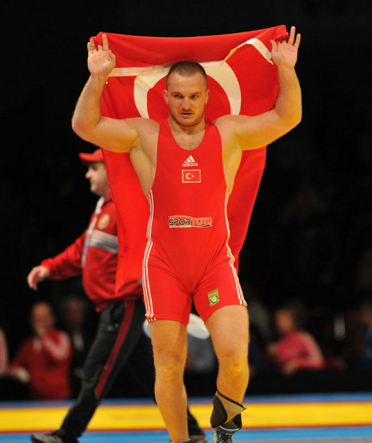 30 Mart: Türkiye, Almanya'nın Dortmund kentinde düzenlenen Avrupa Güreş Şampiyonası'nda serbest stilde Fatih Çakıroğlu ile altın, grekoromende Rıza Kayaalp ile gümüş ve Mustafa Sağlam ile bronz madalya kazandı. -