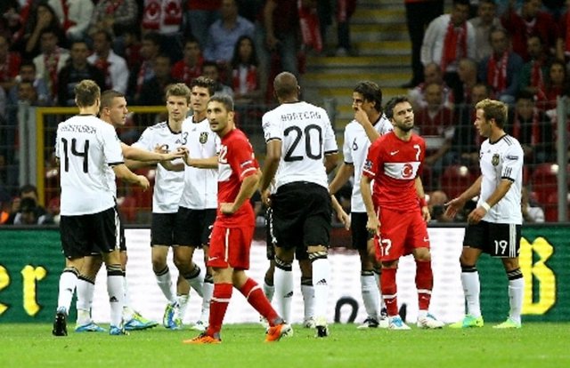 A Milli Futbol Takımı, 2012 Avrupa Futbol Şampiyonası elemeleri (A) Grubu'nda Almanya ile yaptığı maçı 3-1 kaybetti.