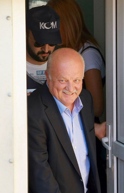 Ayrıca göz altına alınan Trabzonspor Kulübü Başkanı Sadri Şener, TFF eski Başkanı Mahmut Özgener, Beşiktaş'taki İstanbul Adliyesi'ne sevk  -  - edildi. Özgener sorgusunun ardından serbest kalırken, Sadri Şener, savcılık sorgusunun ardından, 200 bin TL kefalet karşılığı serbest bırakılması  -  - talebiyle mahkemeye sevk edildi. Mahkeme, Şener'i, yurt dışına çıkış yasağı koyarak serbest bıraktı.