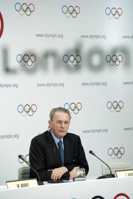 24 Ağustos: Uluslarası Atletizm Federasyonları Birliği'nin (IAAF) başkanlık  -  - görevine bir dönem daha 1933 Dakar doğumlu Lamine Diack seçildi. -