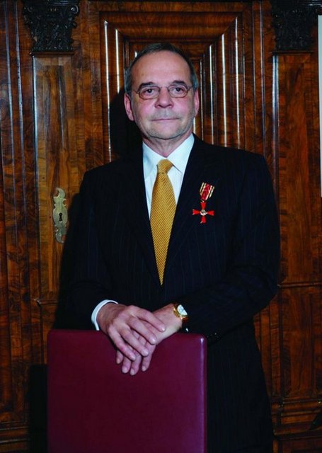 Türkiye Milli Paralimpik Komitesi (TMPK) ve Türkiye Engelliler Spor Yardım ve Eğitim Vakfı (TESYEV) Başkanı Yavuz Kocaömer, ''Almanya Liyakat Nişanı'' ile onurlandırıldı. -