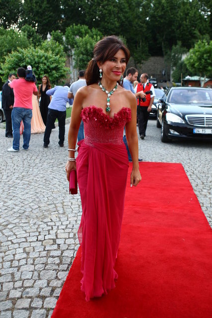 SUZAN SABANCI DİNÇER