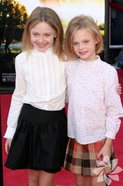 Dakota Fanning - Elle Fanning