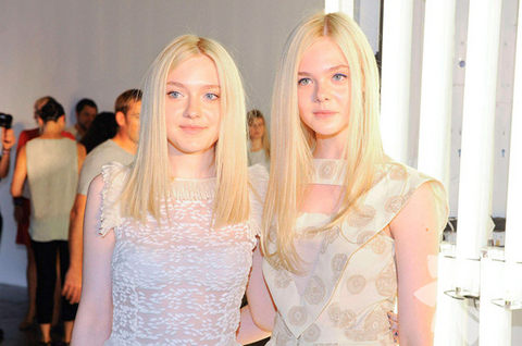 Elle Fanning - Dakota Fanning