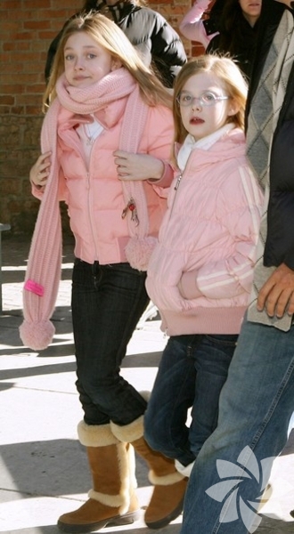 Dakota Fanning - Elle Fanning