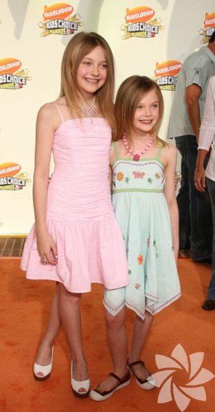 Dakota Fanning - Elle Fanning