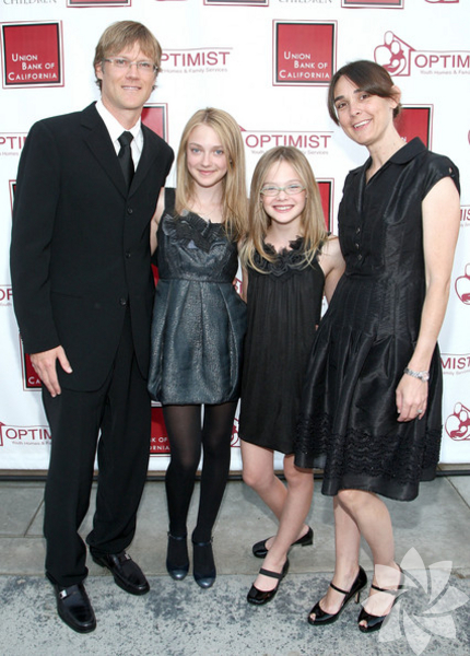 Dakota Fanning - Elle Fanning