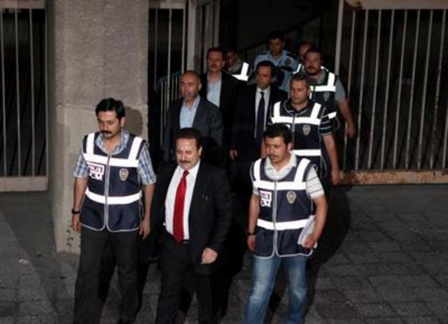 6 TEMMUZ AKMAN GÖZALTINA ALINDI - RTÜK üyesi Zahid Akman, Ankara Cumhuriyet Başsavcılığının yürüttüğü Almanya'daki Deniz Feneri e.V. bağlantılı soruşturma kapsamında gözaltına alındı. -