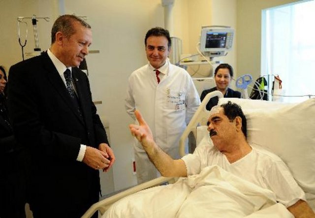 14 MART: - Sanatçı İbrahim Tatlıses İstanbul'da silahlı uğradığı silahlı saldırıda ağır yaralandı. -