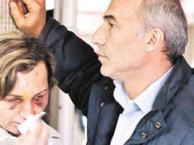 12 MAYIS - ŞİDDET GÖREN KADININ SİMGESİ AYŞE PAŞALI'NIN EŞİNE MÜEBBET - Ankara 1. Ağır Ceza Mahkemesi, Ayşe Paşalı'nın katil zanlısı olarak hakkında dava açılan boşandığı eşi İstikbal Yetkin'i, ağırlaştırılmış müebbet hapis cezasına çarptırdı. -