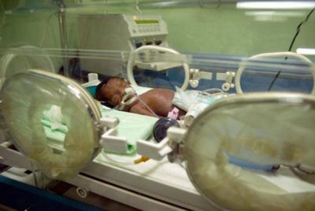 27 EYLÜL HAMİLE KADIN VE KIZI TERÖR KURBANI OLDU - Batman'da, PKK'lı teröristlerce polis ekipleri ve sivil vatandaşlar üzerine bir otomobilden uzun namlulu silahlarla ateş açılması sonucu 3 polis yaralandı. -  - 8 aylık hamile bir kadın ile 4 yaşındaki kızı öldü, eşi ve diğer kızı yaralandı. -