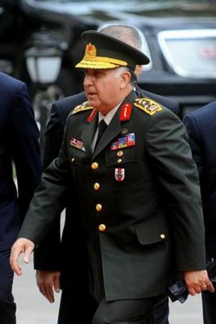 29 TEMMUZ KOMUTANLAR EMEKLİLİKLERİNİ İSTEDİ - Tüm görüşmelerin ardından Başbakanlıktan yapılan açıklamada, Jandarma Genel Komutanı Orgeneral Necdet Özel'in, Kara Kuvvetleri Komutanlığına atanmasına ilişkin kararnamesinin Cumhurbaşkanınca onaylandığını, Orgeneral Özel'in Başbakanlık onayıyla Genelkurmay Başkan Vekili olarak görevlendirildiği bildirildi. -  - 1 Ağustos'ta başlaması planlanan Yüksek Askeri Şura Toplantısı'nın kararlaştırıldığı şekilde gerçekleştirileceği de kaydedildi. -