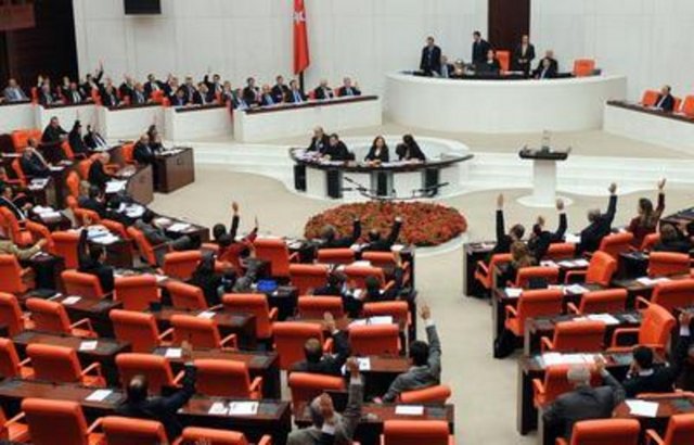 28 EYLÜL "UZLAŞMA" ÇIKTI - Yeni anayasa çalışmaları kapsamında AK Parti ve CHP heyetleri görüştü. -  - MHP'den sonra CHP'ye yapılan ziyaretten de "uzlaşma" çıktı. -