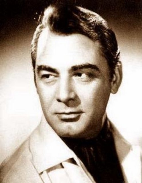 4 EKİM - Türk sinemasının unutulmaz karakter oyuncuları arasında yer alan Muzaffer Tema, İzmir'de 92 yaşında vefat etti. -