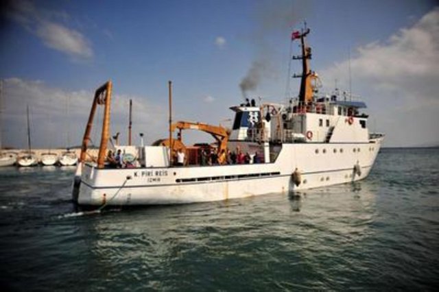 23 EYLÜL PİRİ REİS YOLA ÇIKTI - Petrol sondajının yapılabilmesi için gerekli sismik araştırmaları yapabilecek özellikteki Koca Piri Reis Gemisi, Doğu Akdeniz'de petrol ve doğalgaz araştırması yapmak üzere Urla Limanından yola çıktı. -