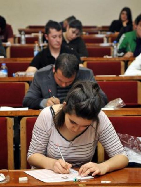 1 NİSAN - YGS'DE ŞİFRE DEPREMİ - YGS'de basına dağıtılan kitapçıktaki cevap şıklarının "şifreli" olduğu iddiası ortaya atıldı. -