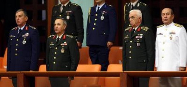 29 TEMMUZ KOMUTANLAR EMEKLİLİKLERİNİ İSTEDİ - Türkiye tarihinde bir ilkin yaşandığı 29 Temmuz günü Genelkurmay Başkanı ve Kuvvet komutanları emeklilerini istedi. -