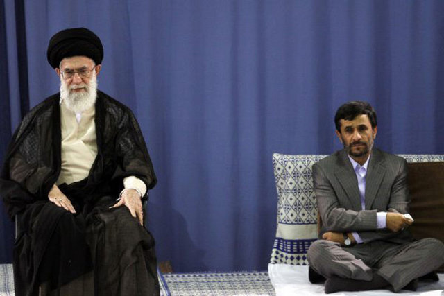 YILIN KÜSLERİ: AHMEDİNEJAD-HAMANEY - İran yönetimi bu yıl beklenmeyen bir çatlak yaşadı. Cumhurbaşkanı Mahmud Ahmedinejad ve İran Dini Lideri Ali Hamaney birbirlerine cephe aldılar. Güç çatışması 2012'ye de damgasını vurabilir.