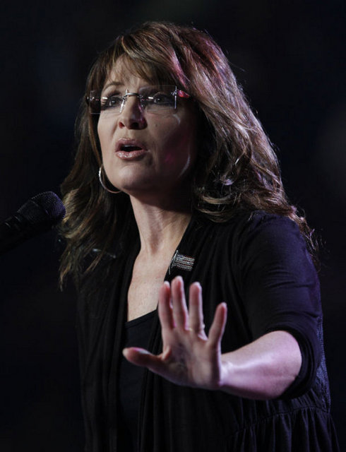 YILIN MUTLU SONU: "ADAY DEĞİLİM" DEDİ DÜNYA RAHATLADI - 2008'deki ABD seçimlerinde ABD Başkan adayı John McCain'in 'yardımcısı' olarak yarışan Sarah Palin'in bu yıl yapılacak seçimlerde aday olacağından korkuluyordu. Sonunda aday olmadığını açıkladı. Dünya silah tutkusuyla bilinen bu kadının vazgeçmesiyle rahatladı.