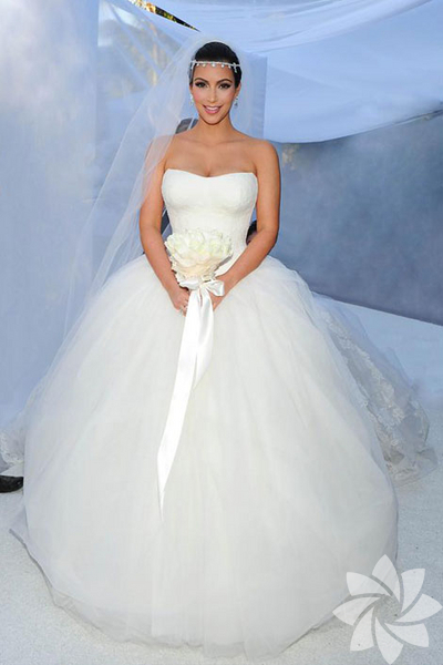 Kim Kardashian - Vera Wang tasarımlı gelinlik