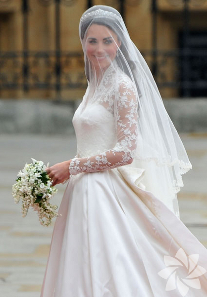 Kate Middleton - Alexander Mcqueen tasarımlı gelinlik