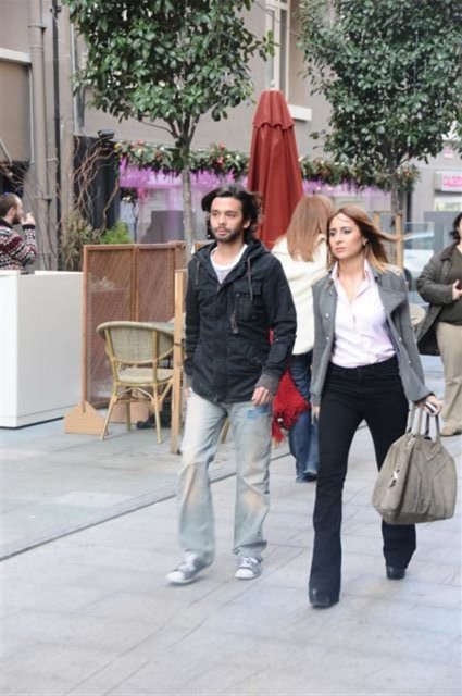 EMRE ÇAPA VE SEVGİLİSİ ZARA TAŞ