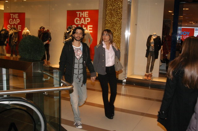 EMRE ÇAPA VE SEVGİLİSİ ZARA TAŞ