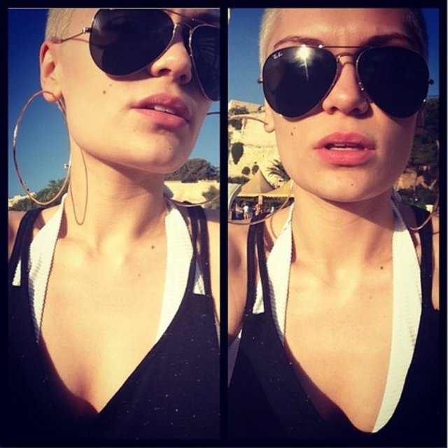 Ben sıska değilim, inceyim. Kemiklerimin üstünde et var ve ben daha fazla olmasını istiyorum" notuyla ne demek istediğini hayranlarına açıkladı.