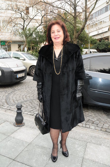 MONİK İPEKEL 