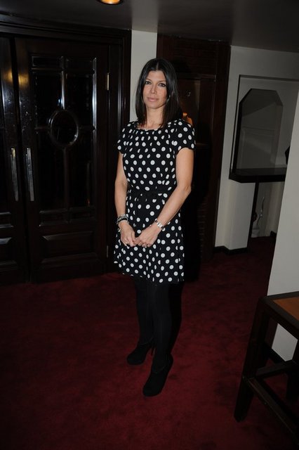 ZEYNEP ÜSTÜNEL 