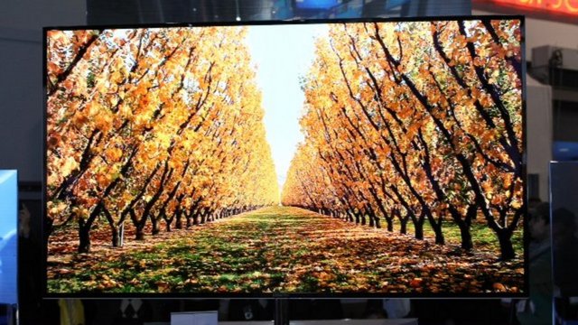 1 – Samsung Super OLED TV: 55 inçlik Super OLED TV'sini Las Vegas'taki CES 2012 fuarında görücüye çıkaran Samsung'un yeni Smart TV'lere yönelik geliştirdiği Family Story, Fitness ve Kids özellikleriyle aile üyeleri birbirleriyle fotoğraf ve mesaj paylaşımı yapabiliyor, fitness, egzersiz ve eğitici programlar TV ile senkronize edilebiliyor.