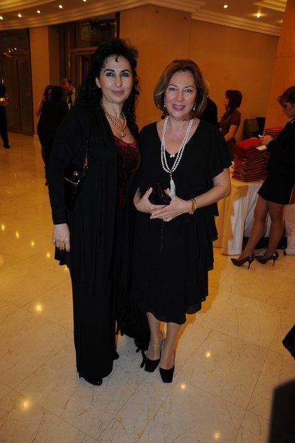 AYŞE SLEVOGT, NİHAL YÖNEYMAN