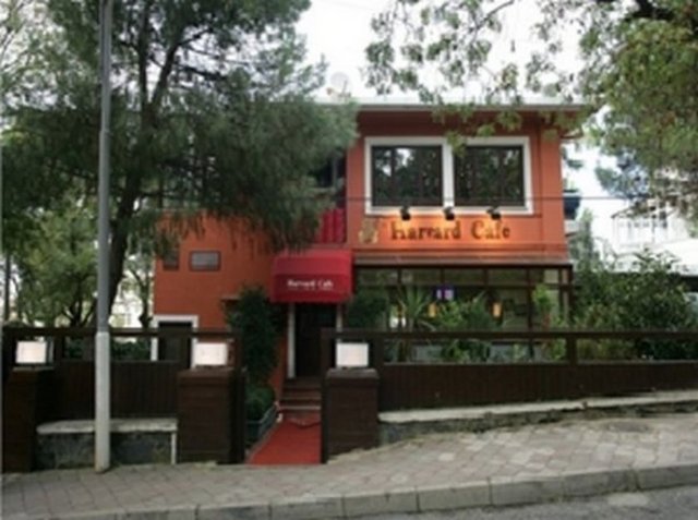 ** Harvard Cafe / Etiler Tel: (212 287 10 51) Ücreti: 39 TL.