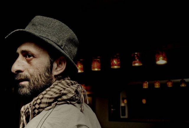 ** Alt'ta; 31 Ocak Salı, saat 22.30'da, Yaşar Kurt. Giriş: 18 TL. Tel: (216 556 98 00)