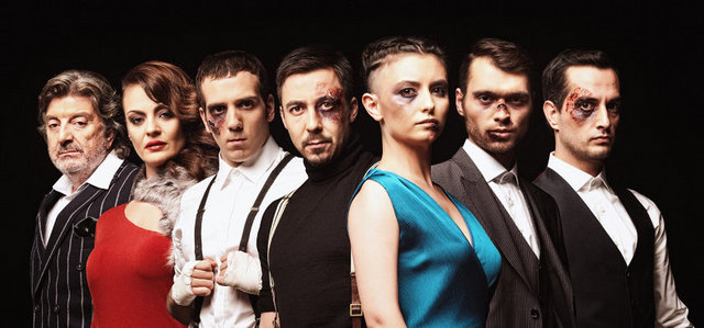 ** Dot'ta; 27-28 Ocak, saat 21.00'de, 1-2-3-4 Şubat, saat 21.00'de, "Beautiful Burnout / Süpernova". Giriş: 56, 31 TL. Tel: (212 232 44 40) -  - ** Salon İKSV'de; 30 Ocak Pazartesi, saat 20.30'da, "Ara". Giriş: 25, 20 TL. Tel: (216 556 98 00) -  - ** Karakutu'da; 27 Ocak Cuma, saat 21.00'de, "Havaya Uçurulmuş", 28 Ocak Cumartesi, saat 21.00'de, "Git – Gel Dolap". Tel: (546 432 92 20)