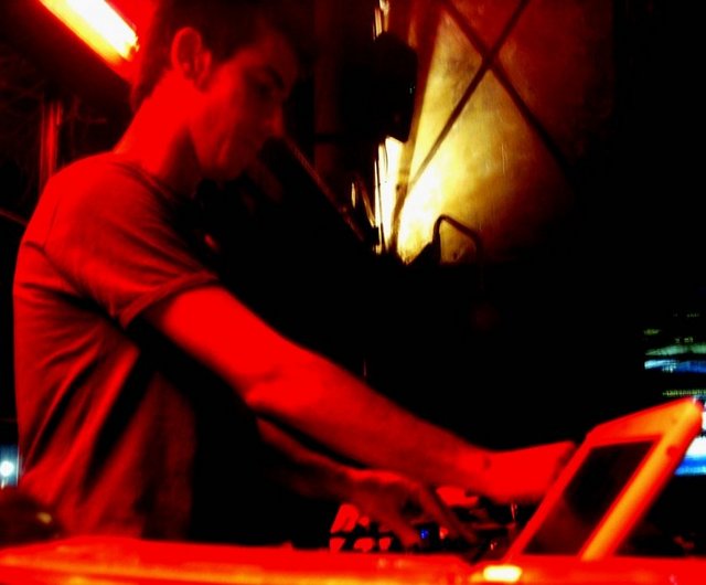 ** Arkaoda'da; 27 Ocak Cuma, Deform-e // Ozan Maral ve Tayfun Aras, 28 Ocak Cumartesi / Dub Love Raggae Parti / Pnarzenci –  Firuzağa -  Genjah. Tel: (216 418 02 77)