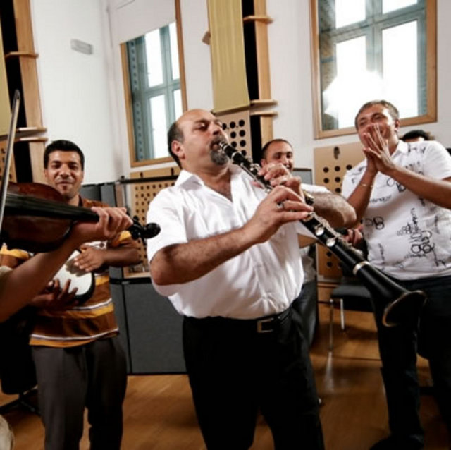 ** Olimpia Event Hall'de; 9/8 Roman Gecesi: Sulukule Roman Orkestrası. Giriş: 25 TL. Tel: (212 244 04 42)9