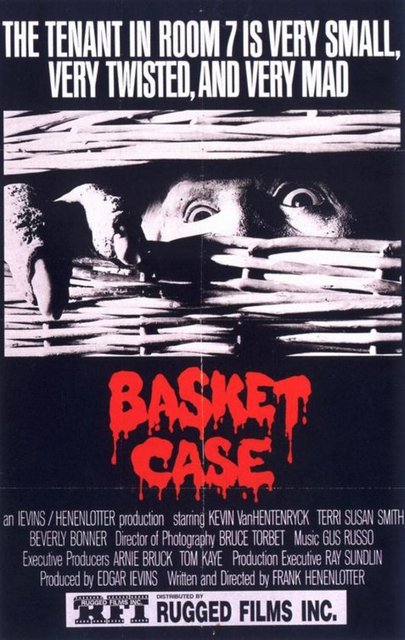 7-Basket Case (1982) -  - İki devam filmi ile taçlandırılan özel bir korku-komedi. Bir dairede sandığıyla kalan gizemli bir adamın, 'ölümler'e yol açmasının altında yatanlar üzerine... Onun yoldaşı konumunda ise bir sandık var! Ama bu eserin atardamarını oluşturan, gülüşü, çıkardığı sesler ve daha nicesiyle o sandığın içinde yaşayan yaratık. Yönetmeninin bile 'kült sinema hayranları' arasında markalaşmasına olanak sağlayan bu yapıtın yeri her zaman ayrı!