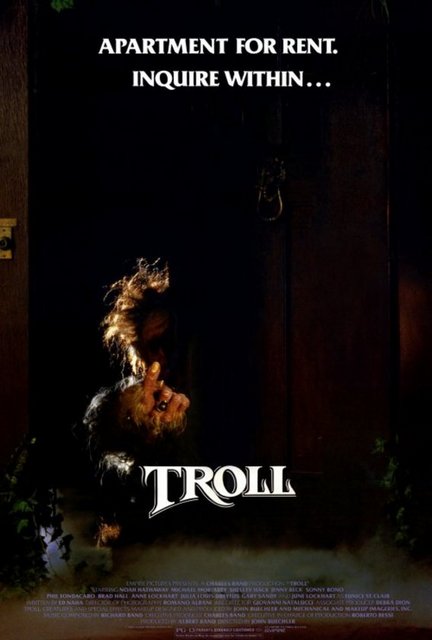 4-Troll (1986) -  - Bu yıl içinde yönetmeni John Carl Buechler'in imzasıyla bir yeniden çevrime dönüşmesi planlanan bir eser "Troll". 'Masalsı yaratık filmi' melez formülünü tepeleme dolduran özgün evreniyle de her zaman konuşulmayı hak eder. Zira özellikle troll kralı odaklı 'öteki dünya' portresi ve müzikal sahneleriyle unutulmaz bir seyirlik armağan etmiştir sinemaseverlere. 1990'da paralel evrenden gelen trollerin bir ikinci filme kavuşması da sürpriz değildir.