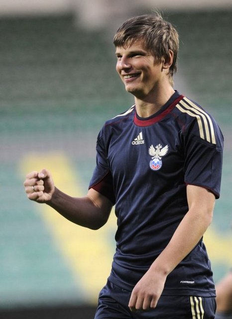 Arsenal'in Rus yıldızı Andre Arshavin, ülkesine geri dönmek üzere... Ruslar'ın zengin kulübü Anzhi, Arshavin için Arsenal'le görüşüyor.