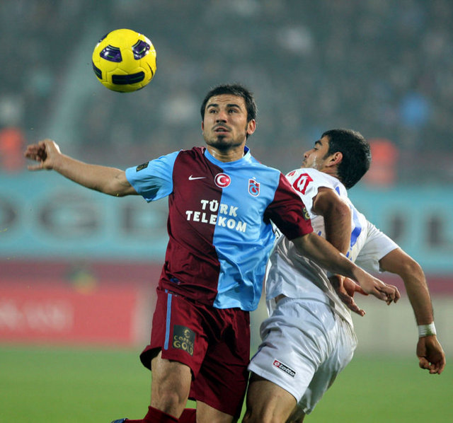 Trabzonspor Kulübü, Barış Ataş'ın Mersin İdman Yurdu'na kiralanması için Akdeniz temsilcisiyle görüşmelere başlandığını duyurdu.