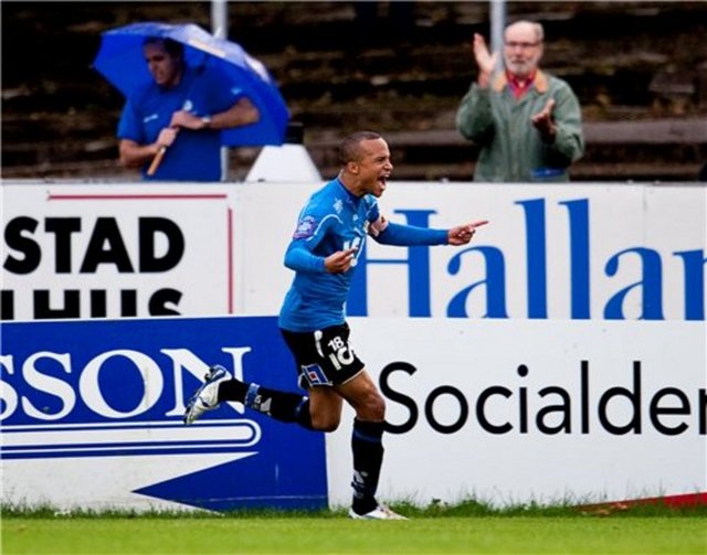 Blackburn Rovers, Halmstads'da forma giyen İsveçli sol kanat oyuncusu Olsson'u kadrosuna kattı.