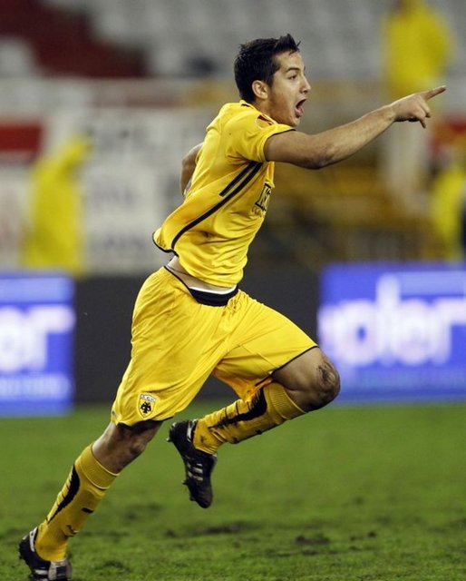 Everton, Yunanistan temsilcisi AEK'nın 20 yaşındaki savunma oyuncusu Kostas Manolas'la büyük ölçüde anlaştı.