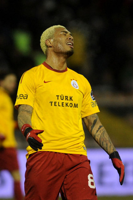 Yunan ekibi Olympiakos, Galatasaray forması giyen Kazım Kazım'ı 6 aylığına kiraladı.