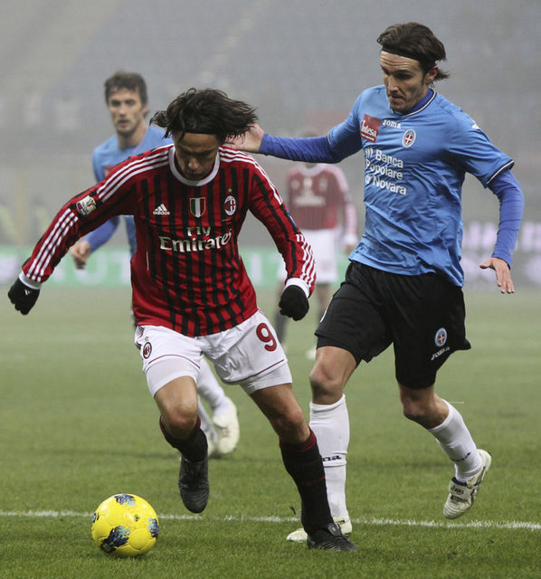 İtalyan ekibi Siena, Milan'ın veteran golcüsü Filippo Inzaghi için resmi teklifte bulundu. Ancak İtalyan forvet Flippo İnzaghi, kulüp televizyonuna yaptığı açıklamada AC Milan'dan ayrılmayacağını dile getirdi.