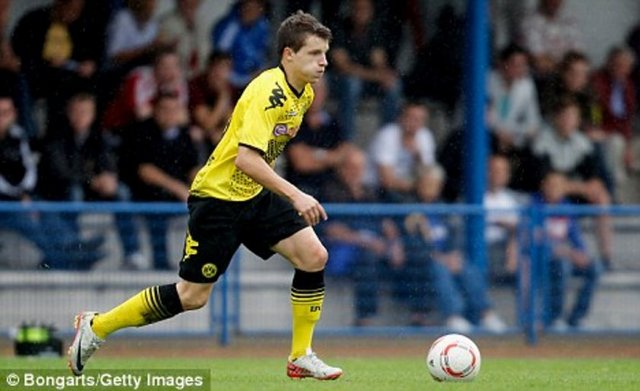 Arsenal Borussia Dortmund'un 19 yaşındaki oyun kurucusu Eisfeld'i kadrosuna kattı